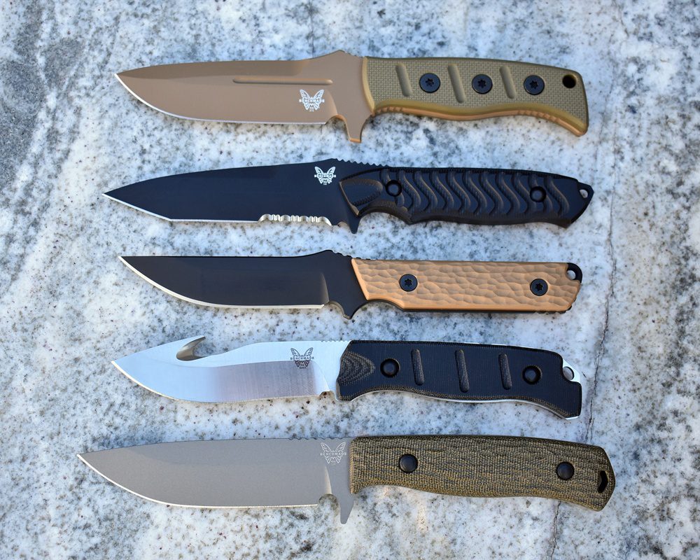 A group of knives that are on the ground.